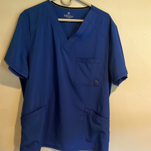 Cherokee Infinity Scrub Top - Picture 1 of 5